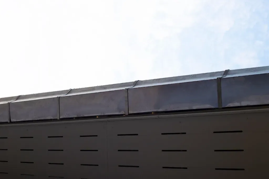 Zadaszenie balkonu w bloku